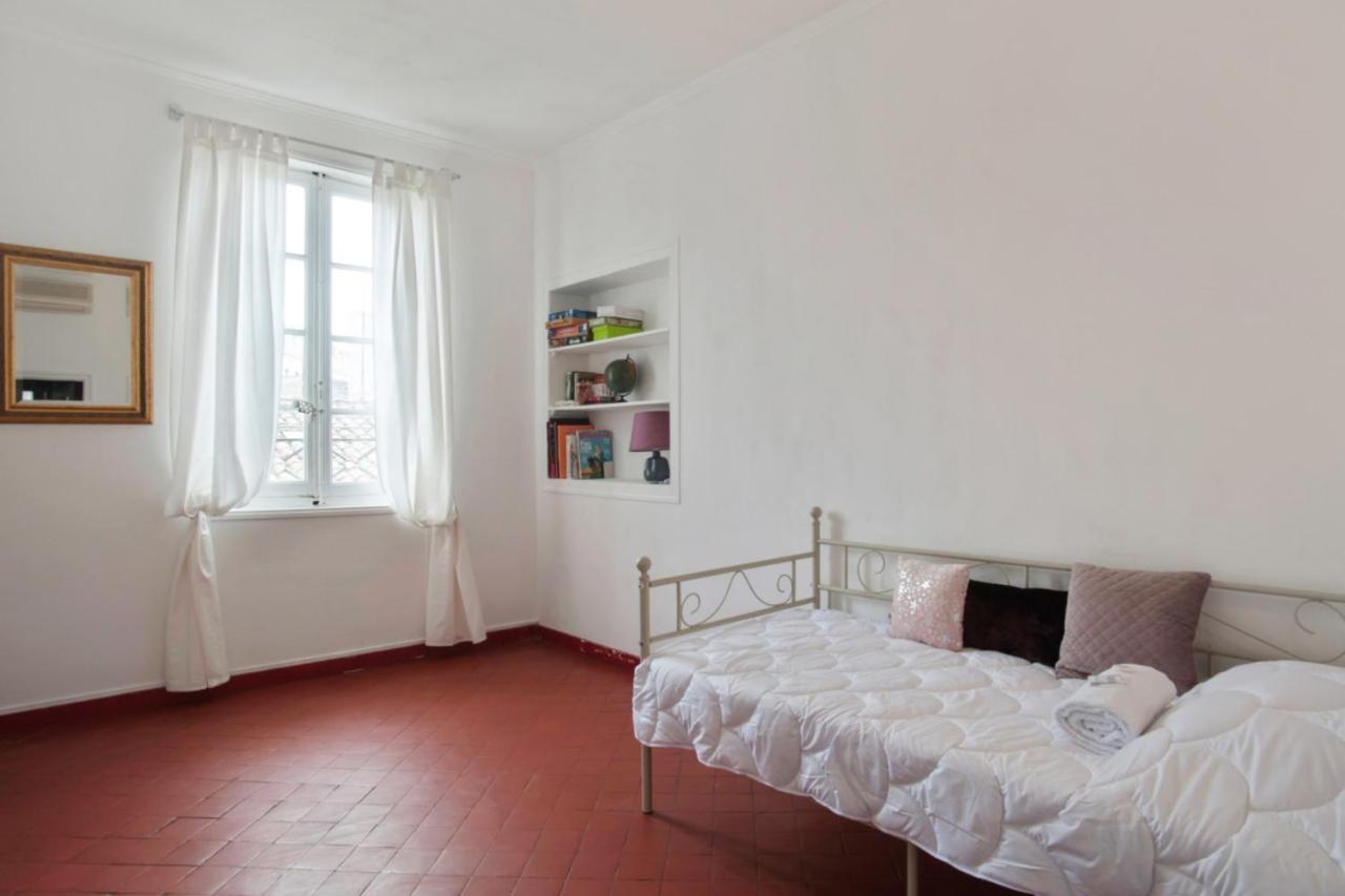 Charming And Large Duplex Flat With Beautiful Terrace In Avignonアパートメント エクステリア 写真