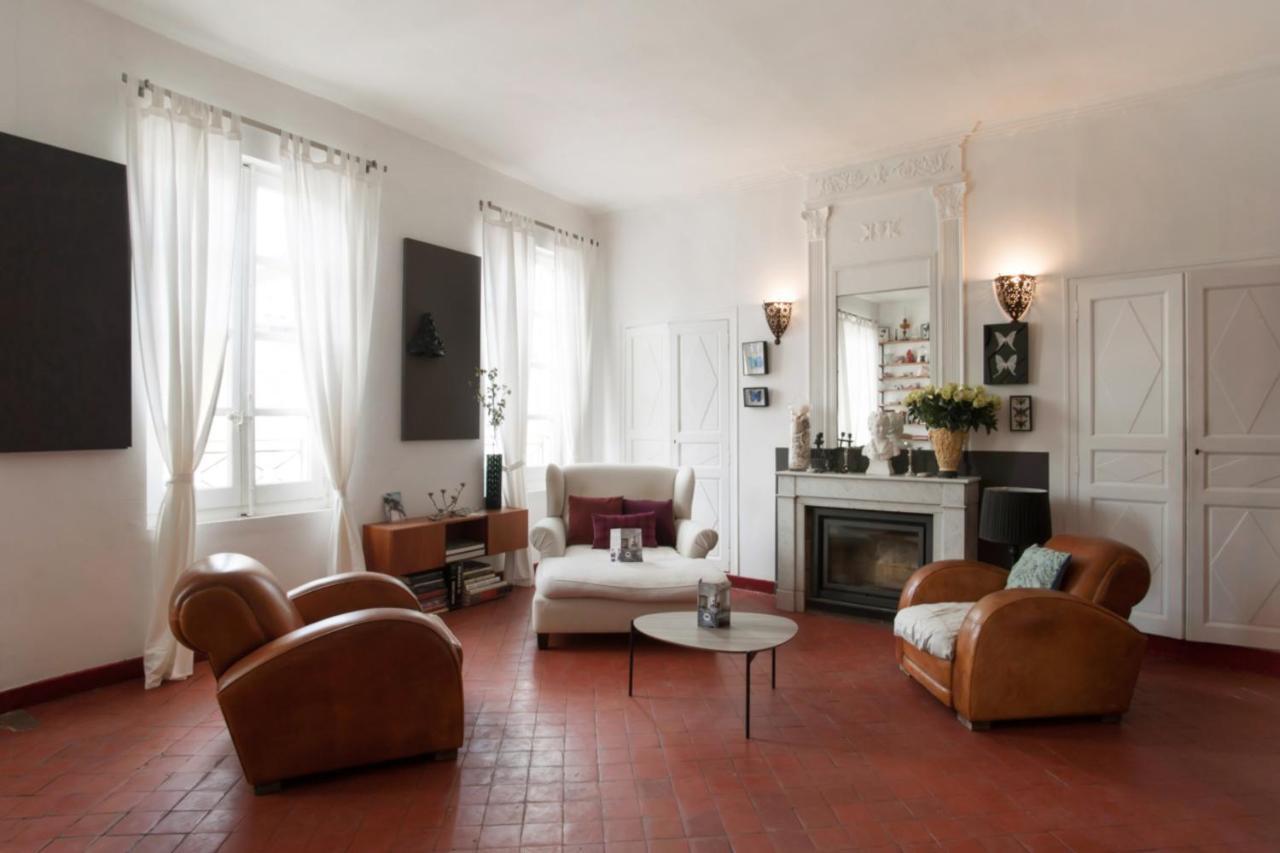 Charming And Large Duplex Flat With Beautiful Terrace In Avignonアパートメント エクステリア 写真